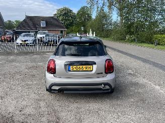 Mini Cooper 1.5 automaat !! picture 4