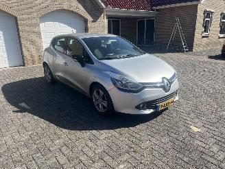 Renault Clio 0.9 tce weinig schade !! picture 7
