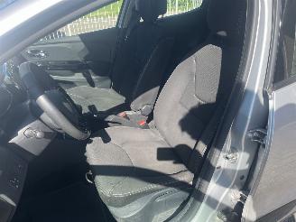 Renault Clio 0.9 tce weinig schade !! picture 9