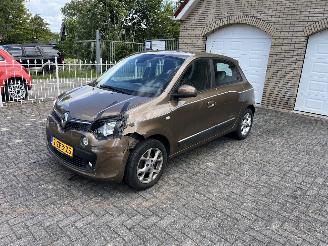 krockskadad bil auto Renault Twingo Luxe uitvoering !! 2015/2