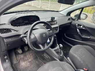 Peugeot 208 1.0 vti weinig km !! picture 10
