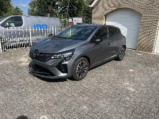 krockskadad bil auto Renault Clio E-TECH HYBRID nieuwstaat 2025/12