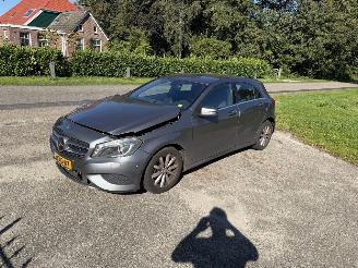 skadebil motor Mercedes A-klasse A180d 2014/6