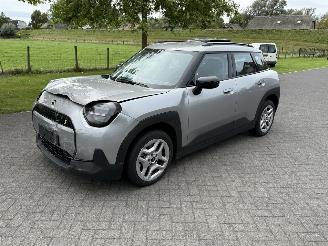 krockskadad bil auto Mini  Aceman SE 49,2 kWh 2025/3