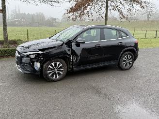 skadebil auto Mercedes GLA Panorama / Automaat 2022/3