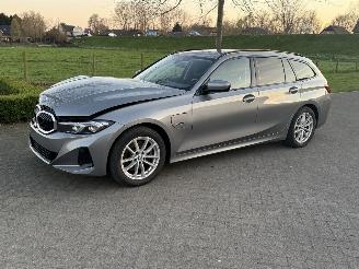 krockskadad bil auto BMW 3-serie 320e Touring / Plug-in Hybride / Automaat 2022/9