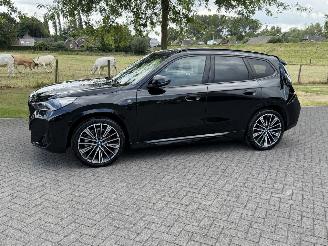 krockskadad bil auto BMW iX1 30 Xdrive M Sport / Automaat / Leer / Panorama 2023/3