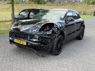 Porsche Macan 3.0 GTS AWD / Panorama / Leer picture 2