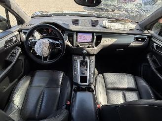 Porsche Macan 3.0 GTS AWD / Panorama / Leer picture 17