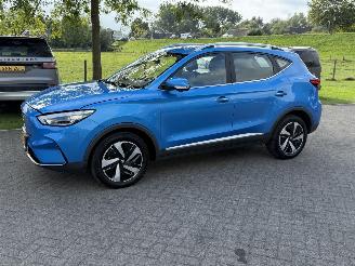 MG ZS EV Long Range Luxury 70 kWh / Panorama / Leer picture 1