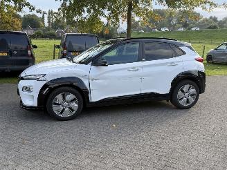 Unfallwagen Hyundai Kona EV Premium Sky 64 kWh 2020/11