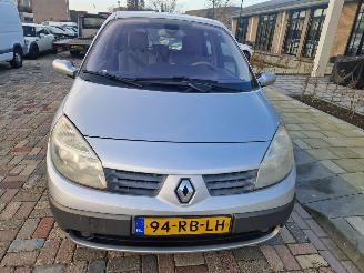 damaged passenger cars Renault Scenic 2.0 16v privilege luxe AUTOMAAT 2005/2
