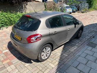 Peugeot 208 1.2 VTI picture 6