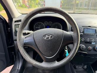 Hyundai I-30 1.4i dynamic picture 16