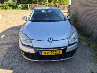 Coche accidentado Renault Mégane AUTOMAAT  1.5 DCI 2012/8