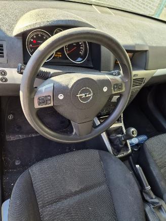 Opel Astra 1.6 EDITION picture 17
