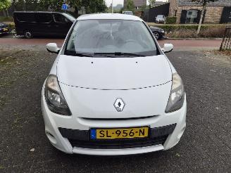 Damaged car Renault Clio 1.2 collection 2011/12