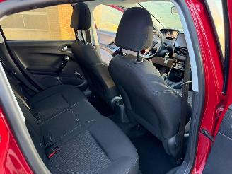 Peugeot 208 1.6 BLUE HDI ALLURE picture 19