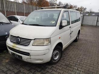 Vrakbiler auto Volkswagen Transporter Transporter T5, Van, 2003 / 2015 2.5 TDi 2004