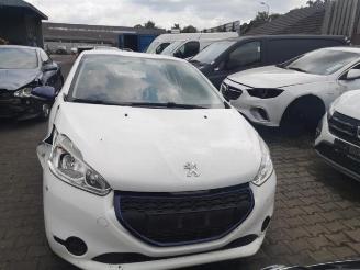Coche siniestrado Peugeot 208 208 I (CA/CC/CK/CL), Hatchback, 2012 / 2019 1.0 Vti 12V PureTech 2015