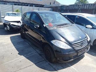 Coche siniestrado Mercedes A-klasse A (W169), Hatchback, 2004 / 2012 2.0 A-160 CDI 16V 2004