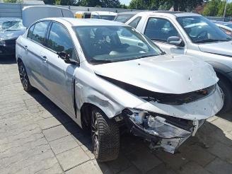 Coche siniestrado Fiat Tipo Tipo (356S), Sedan, 2015 1.4 16V 2016