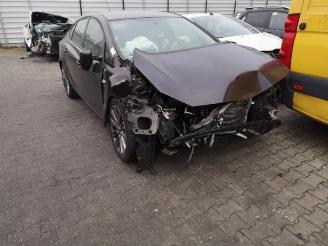 Vrakbiler auto Opel Astra Astra J (PD5/PE5), Sedan, 2012 1.4 Turbo 16V 2013/6
