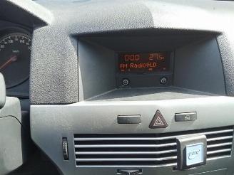 Opel Astra Astra H (L48), Hatchback 5-drs, 2004 / 2010 1.4 16V Twinport picture 5