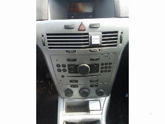 Opel Astra Astra H (L48), Hatchback 5-drs, 2004 / 2010 1.4 16V Twinport picture 3