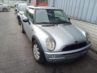 skadebil auto Mini One  2001/10