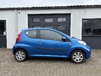 Peugeot 107 1.0-12V Urban Move picture 2