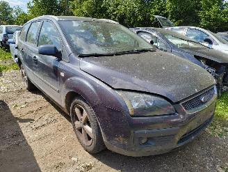 Salvage car Ford Focus Wagon 1.6-16V Futura 2006/5
