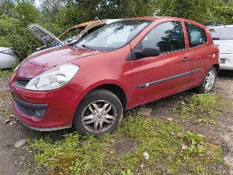 Coche siniestrado Renault Clio 1.4-16V Business Line 2007/9