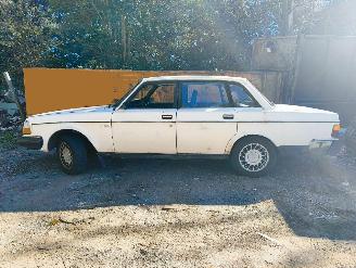 Volvo 240 DL AUTOMATIC picture 1