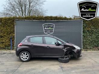 Coche siniestrado Peugeot 208 208 I (CA/CC/CK/CL), Hatchback, 2012 / 2019 1.2 Vti 12V PureTech 82 2013/6