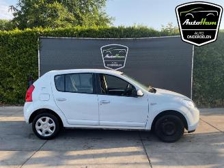 Coche siniestrado Dacia Sandero Sandero I (BS), Hatchback, 2008 / 2013 1.2 16V 2010/10