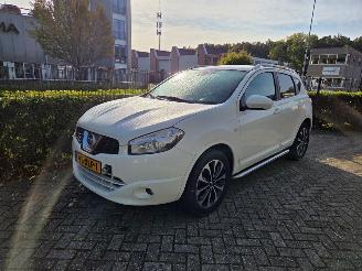 Vaurioauto  passenger cars Nissan Qashqai 1.6 16V SUV  Benzine 1.598cc 86kW (117pk) FWD 2010-11/2014-01 (J10A; J10B) HR16DE 2012/1