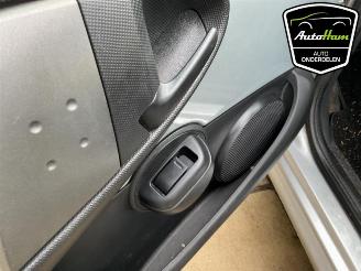 Peugeot 107 107, Hatchback, 2005 / 2014 1.0 12V picture 12