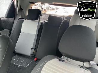 Toyota Yaris Yaris III (P13), Hatchback, 2010 / 2020 1.5 16V Hybrid picture 22