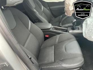Volvo V-40 V40 (MV), Hatchback 5-drs, 2012 / 2019 1.6 T2 GTDi 16V picture 23