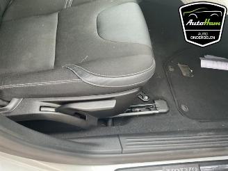 Volvo V-40 V40 (MV), Hatchback 5-drs, 2012 / 2019 1.6 T2 GTDi 16V picture 24