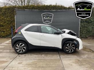 Vrakbiler auto Toyota Aygo Aygo X, Hatchback, 2022 1.0 12V VVT-i 2025/10