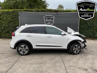 Vrakbiler auto Kia Niro Niro I (DE), SUV, 2016 / 2022 E-Niro 64 kWh 2021/8