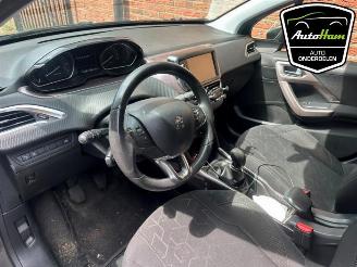 Vrakbiler auto Peugeot 2008 2008 (CU), MPV, 2013 / 2019 1.2 Vti 12V PureTech 82 2014/4