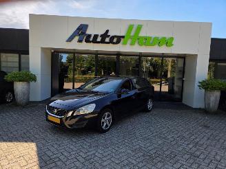 krockskadad bil auto Volvo V-60 1.6 T4 16V Combi/o  Benzine 1.596cc 132kW (179pk) FWD 2010-09/2015-12 (FW48) B4164T 2011/1
