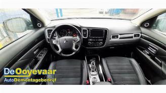 Mitsubishi Outlander Outlander (GF/GG), SUV, 2012 2.0 16V PHEV 4x4 picture 2