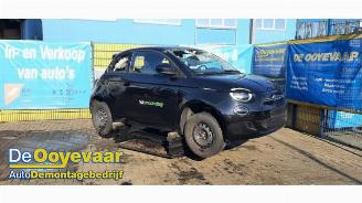 krockskadad bil auto Fiat 500E 500e (332), Hatchback, 2020 42 kWh 2023/11