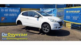 Vrakbiler auto Peugeot 208 208 I (CA/CC/CK/CL), Hatchback, 2012 / 2019 1.2 Vti 12V PureTech 82 2013/3