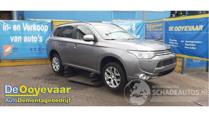 Mitsubishi Outlander Outlander (GF/GG), SUV, 2012 / 2022 2.0 16V PHEV 4x4