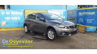 Vrakbiler auto Peugeot 308 308 (L3/L8/LB/LH/LP), Hatchback 5-drs, 2013 / 2021 1.2 12V e-THP PureTech 110 2019/10